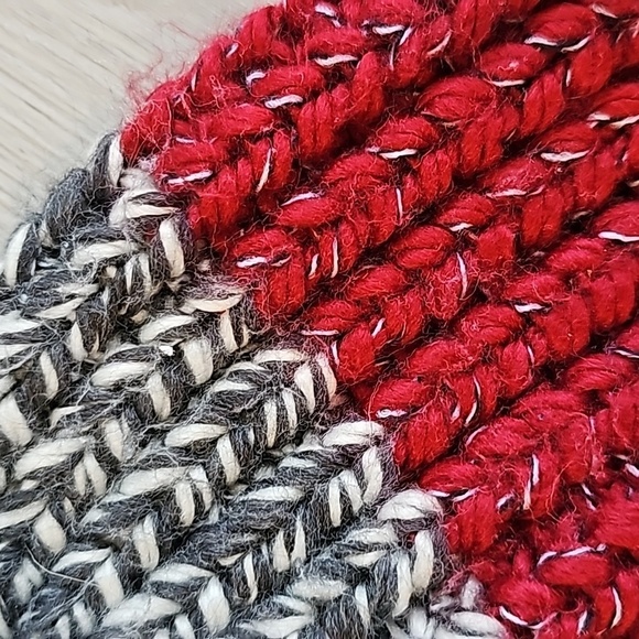 Roots Chunky Knit PomPom Beanie - Picture 6 of 10